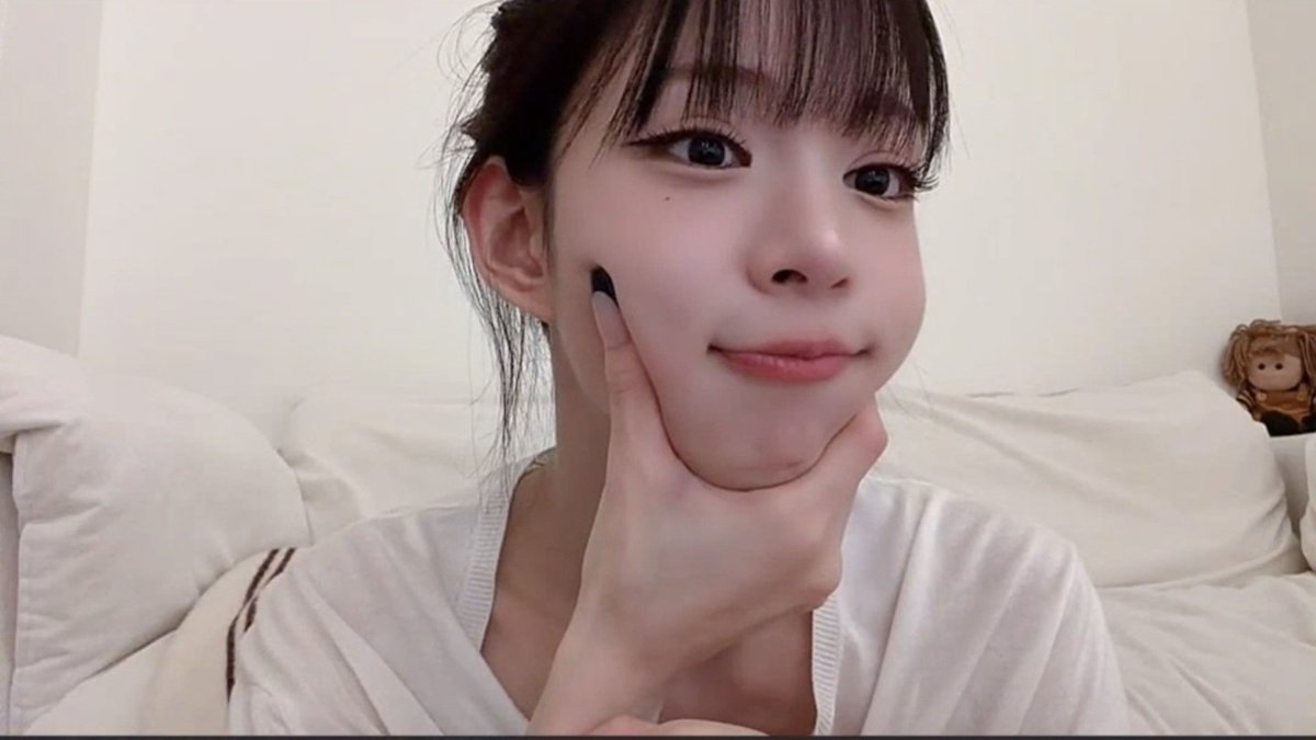 chaeng_1ng's tweet photo. 채영이 빵 종류 🍞🥐 https://t.co/6NqI6JyG3z
