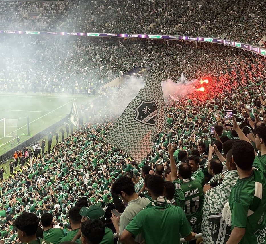 7m9ll's tweet photo. 🟢 #وسط_سوبر_وظهير_للاهلي 🟢

اليوم الجمهور الاهلاوي مايطالب الا بحق من حقوقه، تصريف الأوكراني بأي طريقه أمر ألزامي مايقبل النقاش فيه. الفريق كارثي جدًا ومقبل على مرحله مهمه في تاريخه بطولة القارات، الخانات المطلوبه في الفريق كل صغير وكبير يعرفها منذ أكثر من شهرين، خانة المحور والظهير أساسيه ليست رفاهيه. لابد من أنقاذ الفريق قبل فوات الأوان.

علمًا متبقي على فترة الأنتقالات (8 أيام)