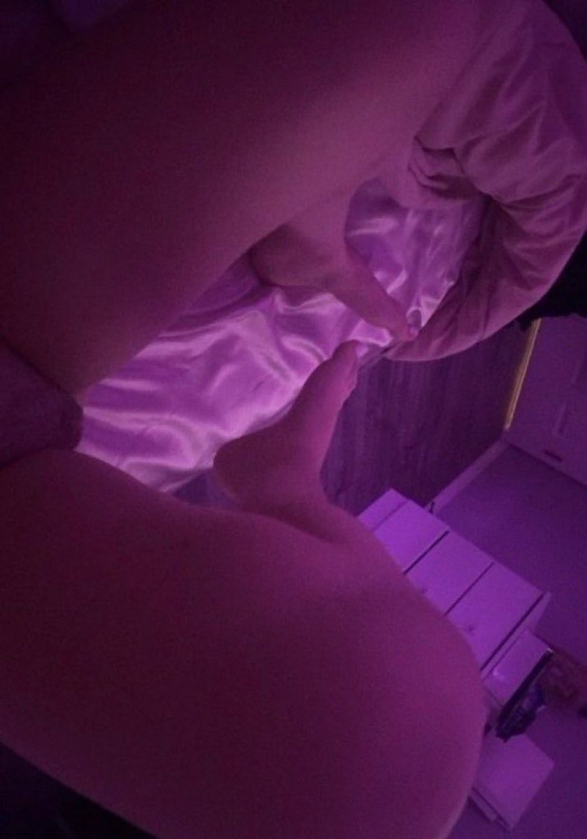 sexy25465's tweet photo. Who’s horny want to jerk off with my nudes dm me now😇💦😉rt for nudes🥹 https://t.co/UmMB2hdrE6