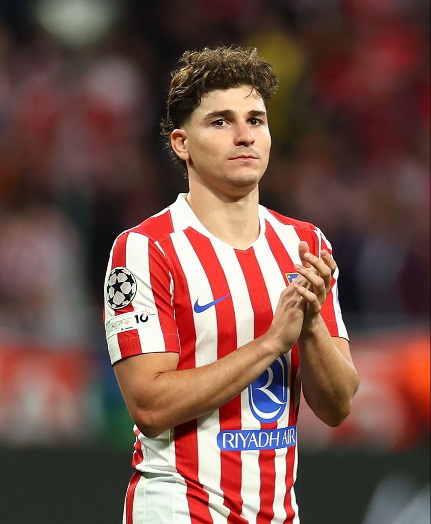 AtletiOnTop's tweet photo. Lo que dices que ibas a fichar// lo que acabas fichando.

Vaya meme https://t.co/6CIZKJWW6r