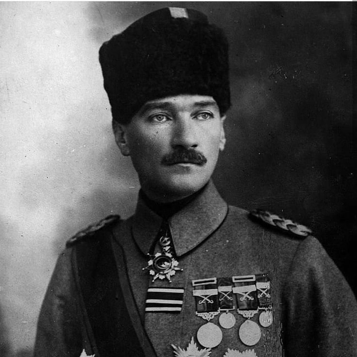 KtcKaju's tweet photo. Yine Askeriye hakkında bişey bilmeyenlerden. Strateji mi taktik mi operasyonel mi lojistik mi istihbarat mı? Bunların hangisinde daha iyi?Eğer öyleyse mesela strateji,doktrin,operasyonel, harp yonetimi gibi temel unsurlarda Mustafa Kemal daha iyiydi. Askeriye bilmeden konuşmayın https://t.co/C8SmHW1hPm