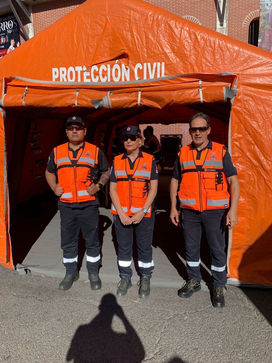 PCivilMoral's tweet photo. Más de 15 años participando en los Encierros de #Sanse 🐂 Este año, por primera vez, sin ambulancia propia — pero lo importante es estar ahí.

Gracias a @Protesanse por hacernos partícipes de sus fiestas. 

#ProtecciónCivil #Moralzarzal https://t.co/pFq63DwDix