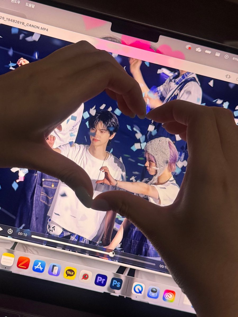 dwcarxn's tweet photo. 마음(맞는여자들과)따라뛰는건멋지지않아? https://t.co/jWmyk9qK76