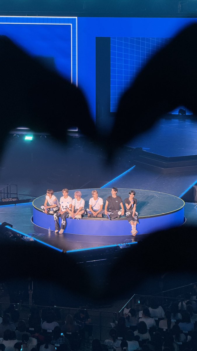 dwcarxn's tweet photo. 마음(맞는여자들과)따라뛰는건멋지지않아? https://t.co/jWmyk9qK76