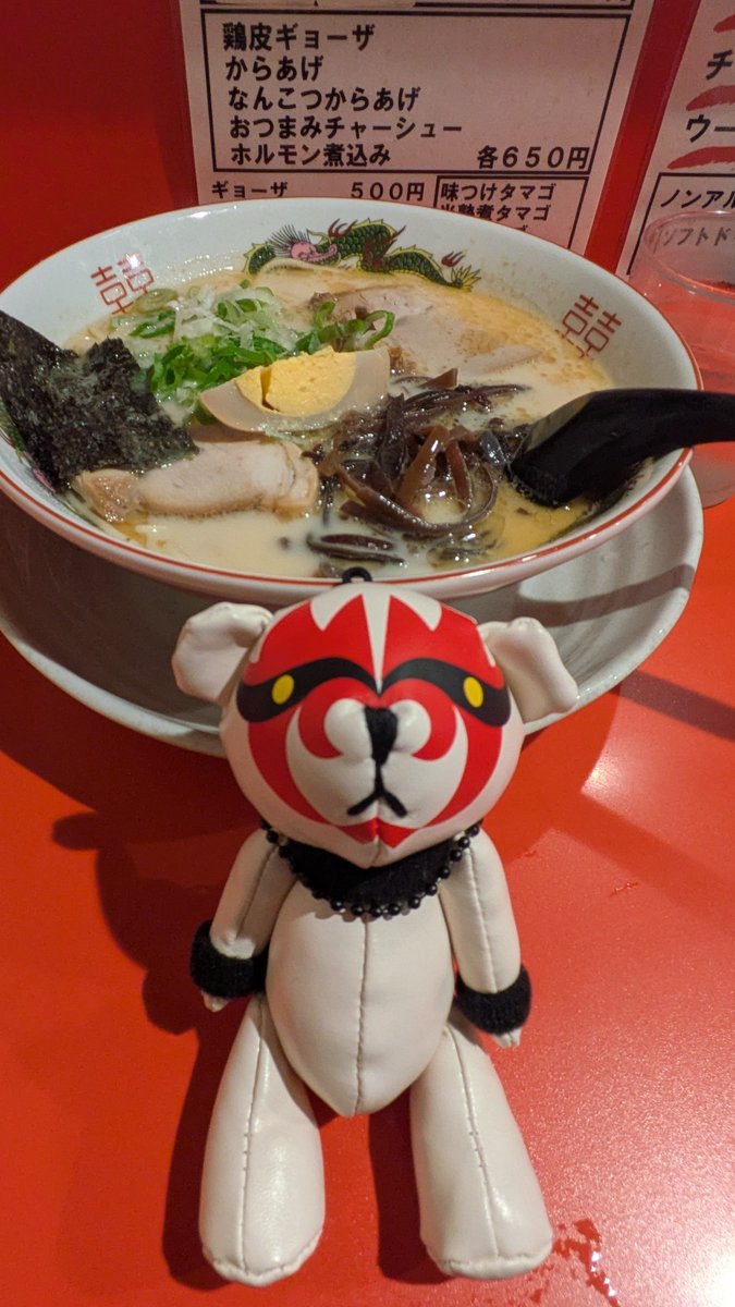 ChocChipo's tweet photo. 熊本ラーメン美味しかった🍜
また食べたい‼️
アイスもデザート美味しかった
お腹いっぱいｗ https://t.co/k567TXG1a6