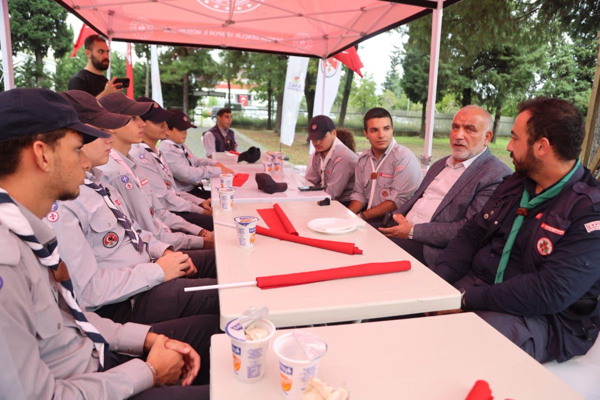 ibrahimsandikci's tweet photo. Canik'imizde Anadolu Aslanları İş Adamları Derneği (ASKON) Samsun Şubesi ve Samsun 19 Mayıs İzcilik Kulübü iş birliğiyle gerçekleştirilen "Samsun'un Aslanları İzci Kardeşleriyle Buluşuyor" programına; Samsun Vali Yardımcısı Vekilimiz, Atakum Kaymakamımız Murat Bulacak, Samsun Gençlik ve Spor İl Müdürümüz Feyzullah Dereci (@feyzullahdereci), Canik Gençlik Merkezi Müdürümüz Ahmet Yılmaz, ASKON Samsun Şube Başkanımız Ahmet Alp Doğru (@DogruAlp), yönetim kurulu üyelerimiz ve ailelerimizle birlikte katıldık.

İzci kardeşlerimizin güler yüzü ve içten muhabbetleriyle enerjimizi tazelediğimiz, birlik ve beraberlik içerisinde gerçekleştirdiğimiz programın tertip edilmesinde emeği geçen herkese teşekkür ediyorum.

#Canik