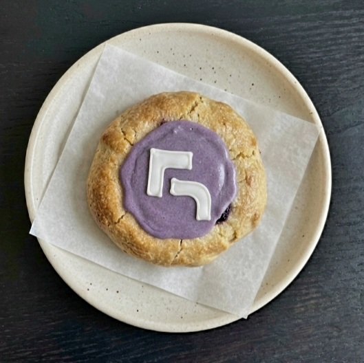 ROKUlV's tweet photo. Happy Birthday David-san! 🎉
Congrats on surviving another year!
Enjoy your 'blueberry' kolach! 🫐🇨🇿 https://t.co/vBBOD205jG