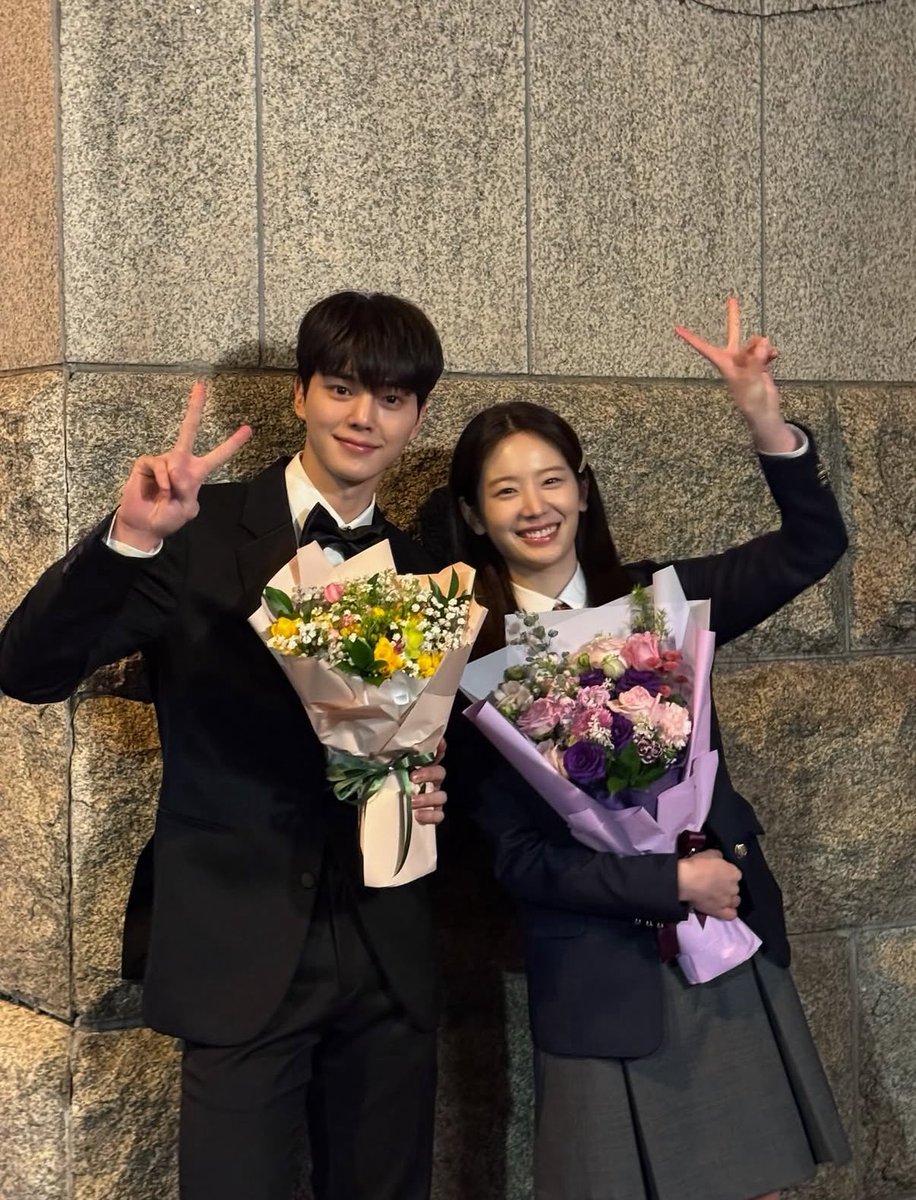 domchexe's tweet photo. 포핸즈 진심 너무 재밌고 장규리 인스타에 올라온 사진인데 송강 장규리 둘이 개귀엽다 https://t.co/OJpNLWUQbC