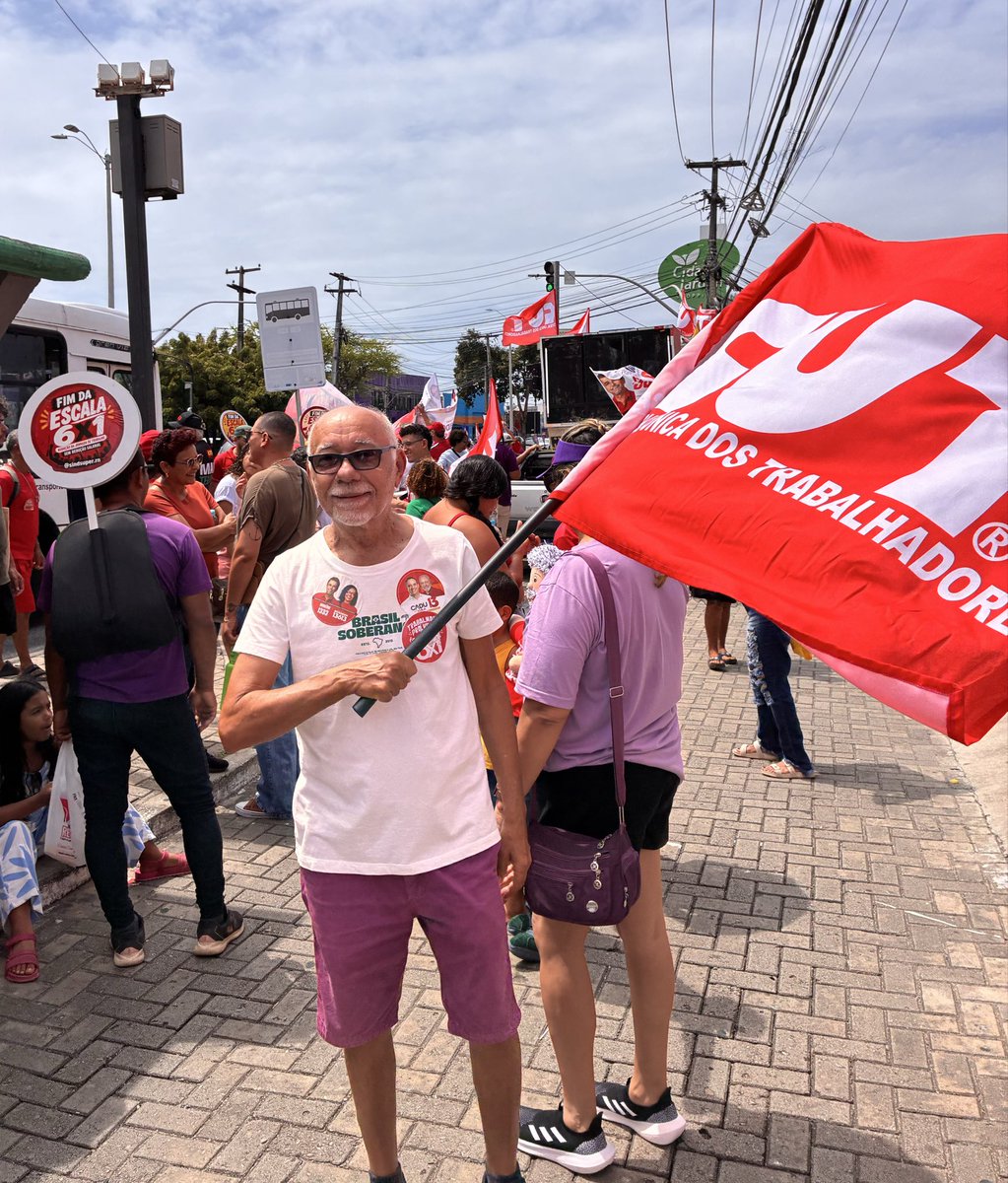 ProfChagas's tweet photo. Temos os que nunca lutaram e há os que lutam, sempre! 
Viva a @CUT_Brasil e a @cutpotiguar e os trabalhadores, em Natal e em todo o Brasil, na luta por mais uma conquista, assim, como foi com o Salário Mínimo, as férias, o SUS, à educação para todos e todas. https://t.co/uV5BTijnDt