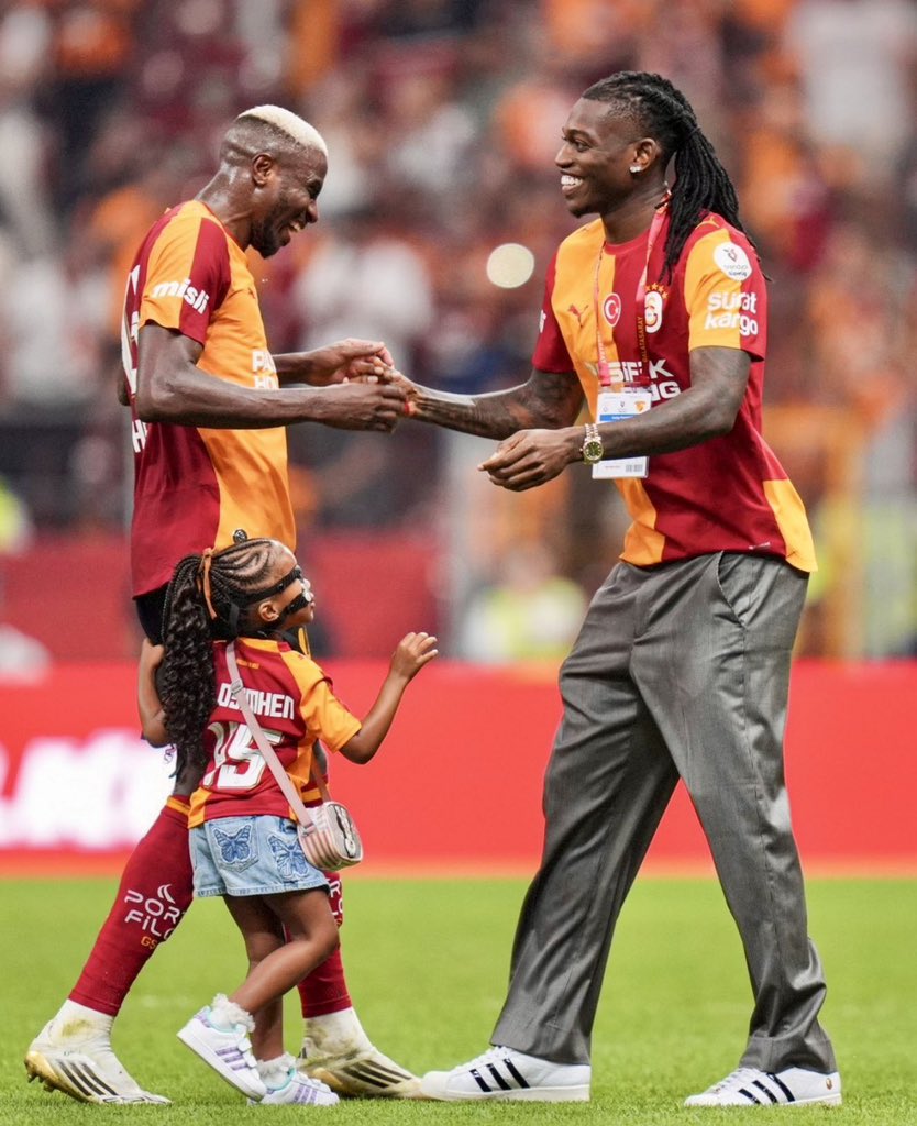 it_Rutie's tweet photo. Osimhen with Rafael Leão and his little princess. 🥹❤️ https://t.co/W9C8xyDVKT
