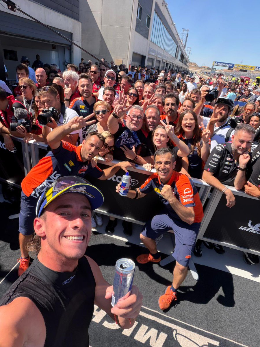 37_pedroacosta's tweet photo. P2 selfie 😁🚀 @KTM_Racing https://t.co/yyq2OnxlJw