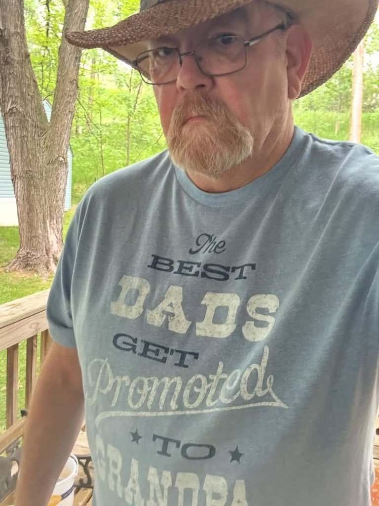 RyaKatejun5's tweet photo. Single from Pennsylvania 
I need a poor woman https://t.co/ztpOqzxDbo