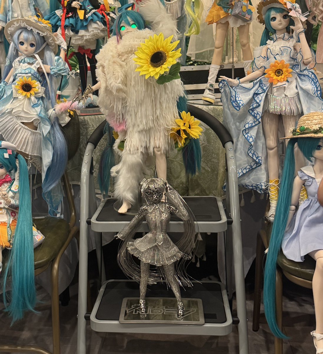 BbVocaloid's tweet photo. 2026マジカルミライ全終了！
大阪・東京と遊んで頂いた皆さま
ありがとうございました
今年も楽しいマジミラでした！

また次の未来でもお願いします

よみぃさんがピアノを弾きに来ていたらしいのですが全く知りませんでした

あー！
それはマジで聞きたかった！
心残り・・・
#マジミラ2026 #よみぃ https://t.co/2spwFfObfn
