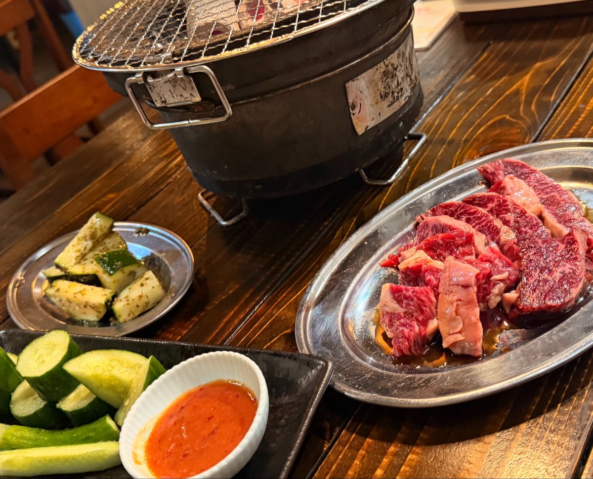 smkknm's tweet photo. フェス終わりのこの時間の焼肉えぐい https://t.co/Inh4rXYrZG