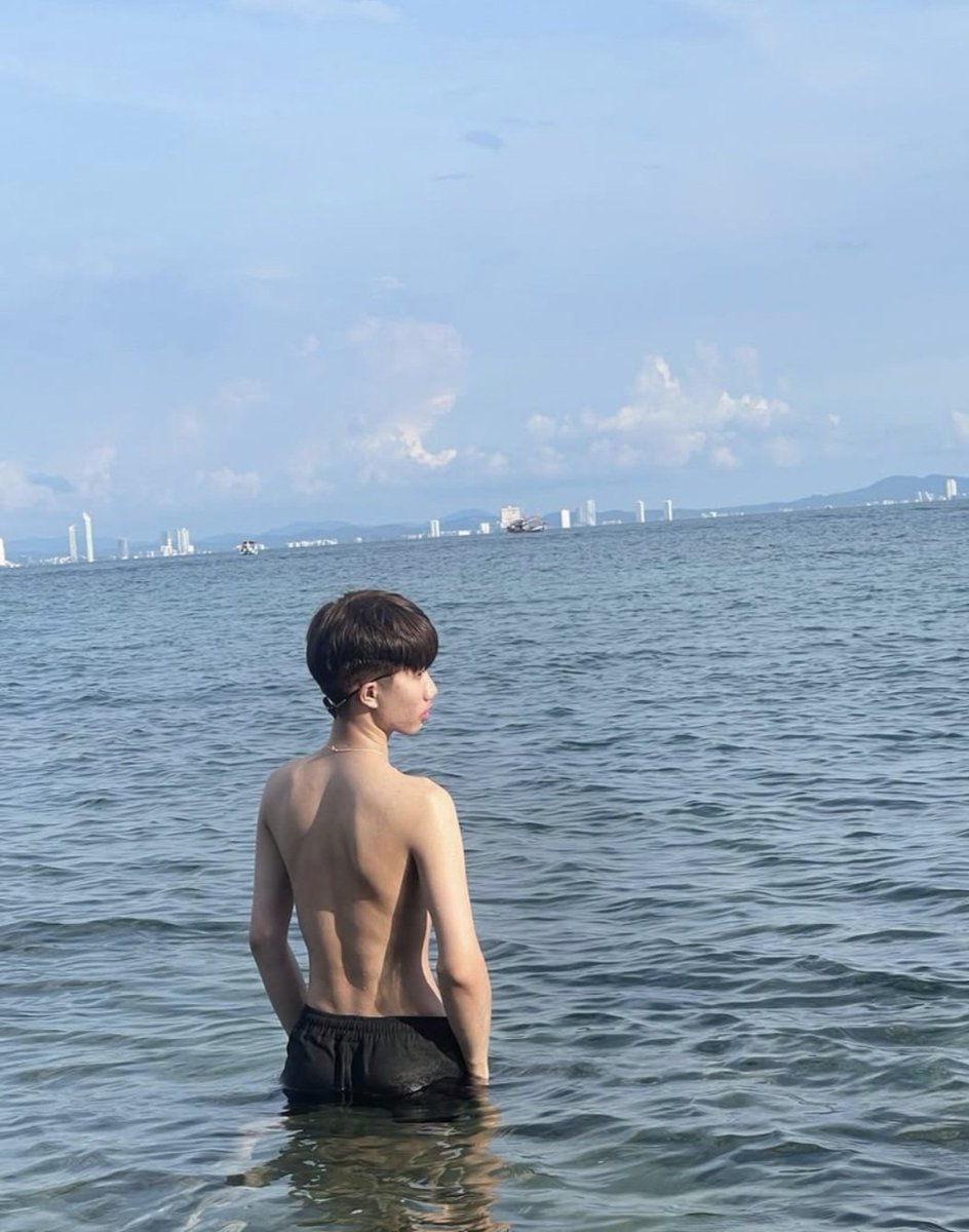BossWacharawich's tweet photo. Let the sea set you free...🏖 🌊
#พัทยา https://t.co/gv00vH2XKC