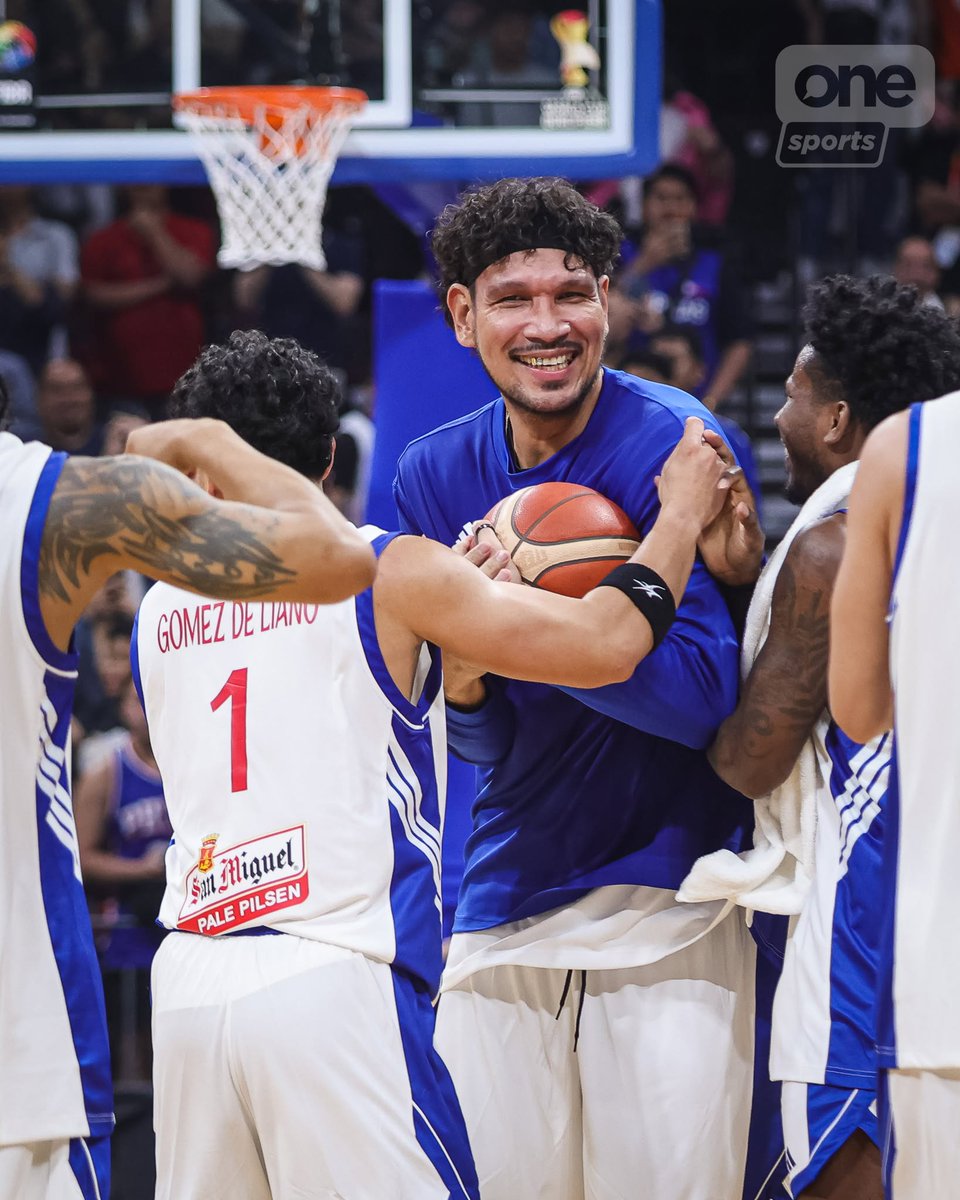 OneSportsPHL's tweet photo. ALL HEART, ABAI! 🫶🏻🇵🇭

June Mar Fajardo raises the ball in a touching farewell gesture as he plays his final game for Gilas Pilipinas, ending his national team stint with a victory over Iran on home soil in their second-round Group E clash in the fourth window of the 2027 FIBA Basketball World Cup Asian Qualifiers at the Mall of Asia Arena. | 📸 RM Chua/One Sports

#GilasPilipinas #FIBAWC