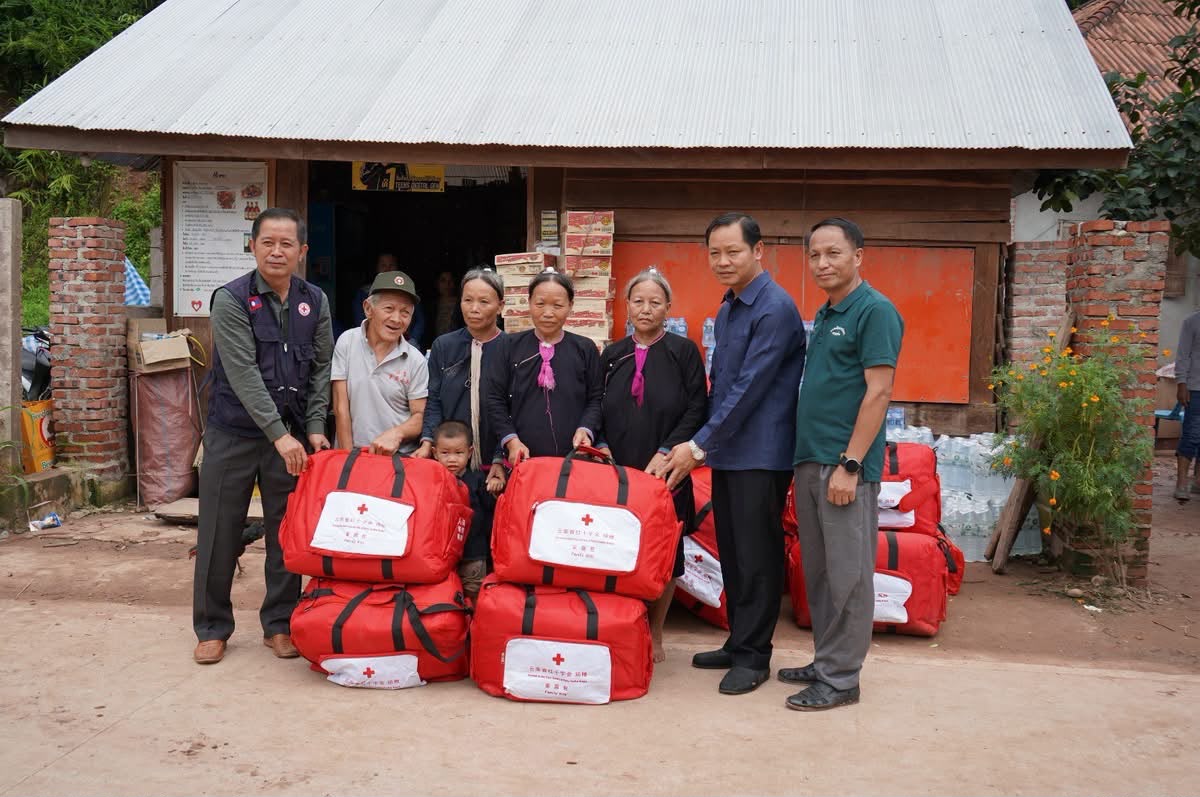 IFRCAsiaPacific's tweet photo. Persistent heavy rainfall and flooding continue to affect communities across Lao PDR.

With CHF 500,000 from @IFRC_DREF, Lao Red Cross will support 12,000 people in 8 provinces with multipurpose cash assistance, safe water and hygiene support to help meet their most urgent needs.

Thank you to all donors for making this assistance possible.

Read the DREF Operation: https://t.co/xnky7wbH9q