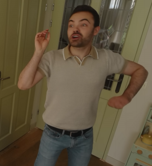babyherc2's tweet photo. the fact hes wearing the same fit he had in the video LMAOO https://t.co/rYb3D33btN