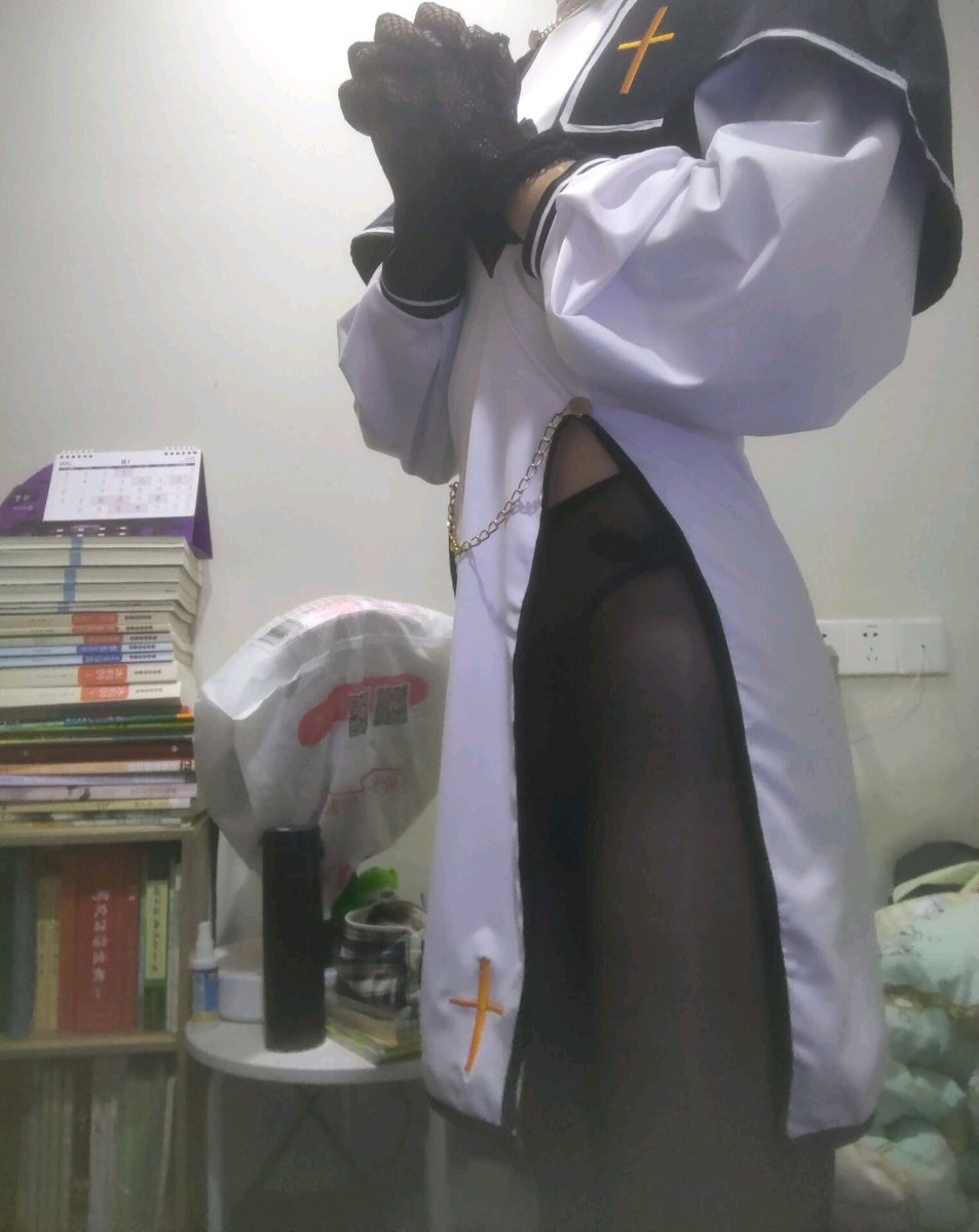LeopardReinUwU's tweet photo. Praying while wearing a revealing gown—that contrast is so erotic. I love this feeling.#Adorable #反差 #sex https://t.co/LiuFkZEASD