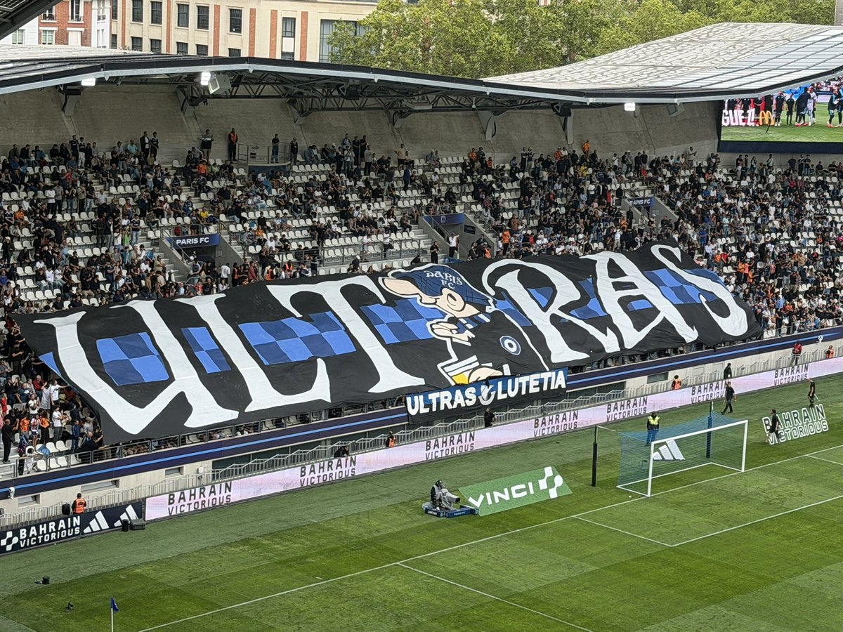 UltrasMadeinFR's tweet photo. ⚽ Paris FC - Nice 
📢 Le tifo des Ultras Lutetia à l'entrée des joueurs !
📆 Dimanche 30 août
📸 @Mesli_Dounia https://t.co/wmdyNE2O7u