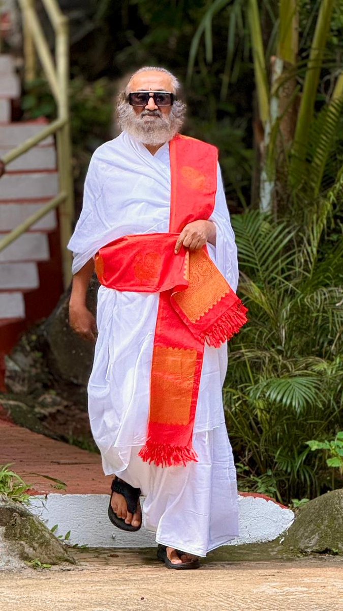 manijgd's tweet photo. Today's Divine Darshan of @Gurudev from @ArtofLivingIC https://t.co/oDTjmi75me