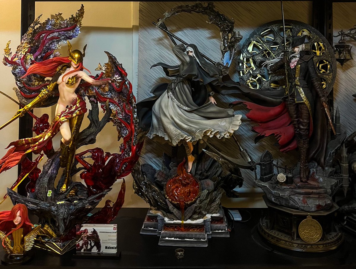 AkadoHimself's tweet photo. Soulsborne women https://t.co/5piuKFJb5S
