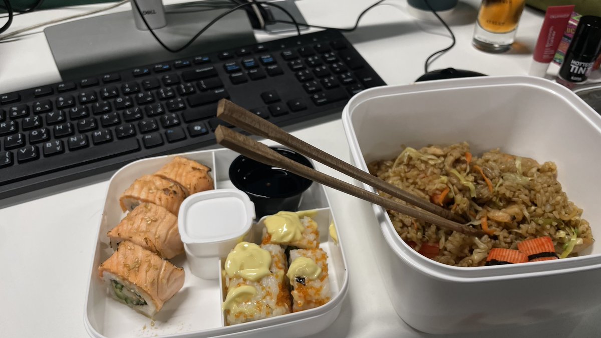 rouarena's tweet photo. 😋🍣 https://t.co/TtordRczRZ