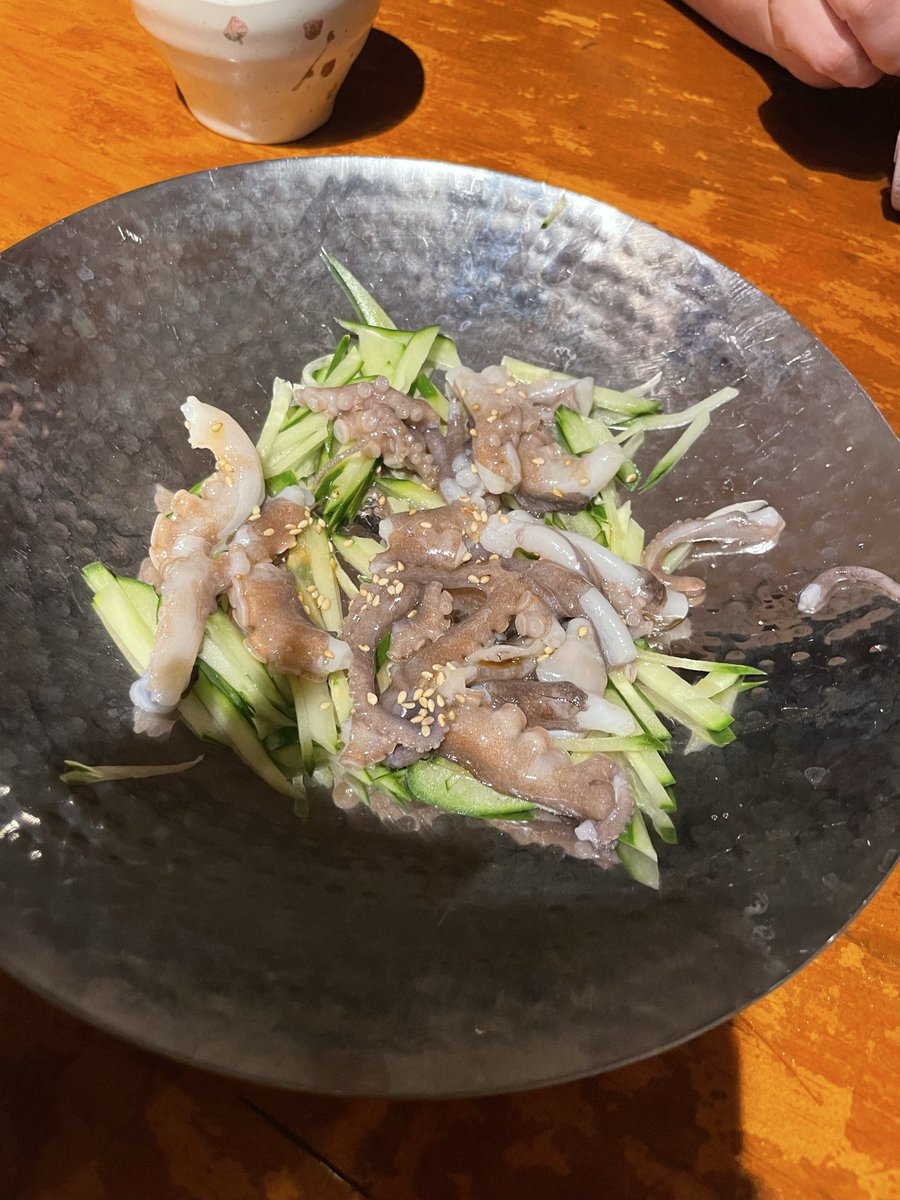 soranoiro09's tweet photo. 久しぶりに友達に会って生きてるタコ食べた🐙 https://t.co/bcUmpfLodR
