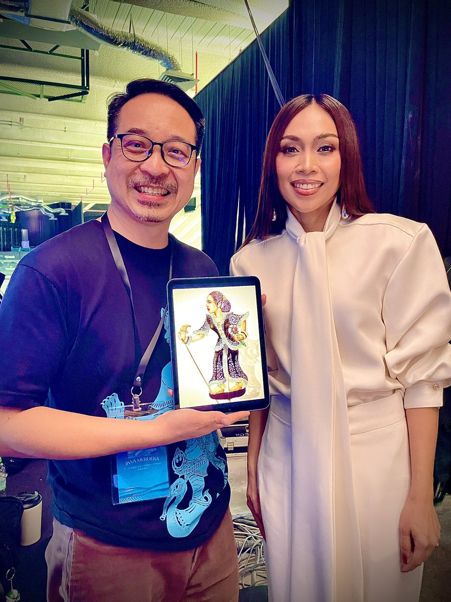 fusionwk's tweet photo. Few years ago we did the #shadowpuppet / #wayangkulit for @DayangNurfaizah , and finally today we get to meet her in person at @ombakklcc #merdeka campaign, what a way to celebrate. https://t.co/vuwxLXrJSG