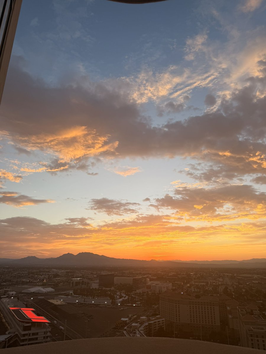 ShayyBaron's tweet photo. Views in Vegas 😘🌅 https://t.co/j3InTG3Jkw