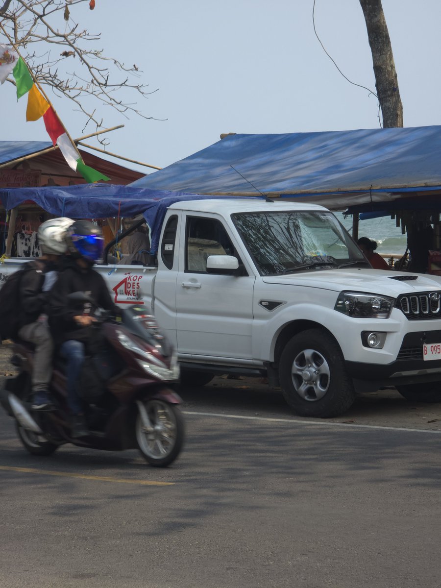 MegaAbsolute's tweet photo. Sukses deh kopdes, plat jadebeka dateng ke pelabuhan ratu, bawa rombongan lagi 🗿, seneng banget APBN dipake buat foya foya gini https://t.co/ImNv6qaJ9q