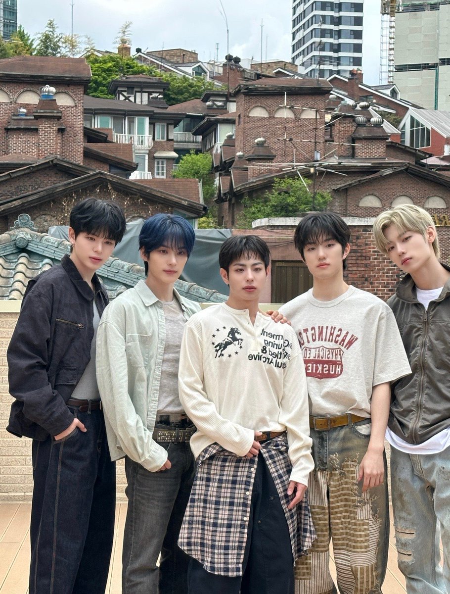 beenblue_'s tweet photo. 260830 plus chat update

if you flip evnne around, it’s ennve.  

congrats ennve on being 3 years old~~🩵🩵

#EVNNE #이븐
#박한빈 #PARKHANBIN https://t.co/IgDwbN2nrc