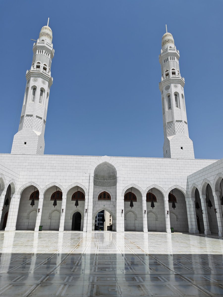 alsyfy_ly's tweet photo. من المكتبات الجميلة الرائعة التي تزخر بالموسوعات الضخمة والكتب القيمة من شتى المذاهب والمشارب والمكان الأنيق المرتب والاستقبال البهي مكتبة جامع الأمين ببوشر،تستحق الزيارة والمكوث فيها للباحثين والناهلين للمعرفة. https://t.co/2slUKKsJPK