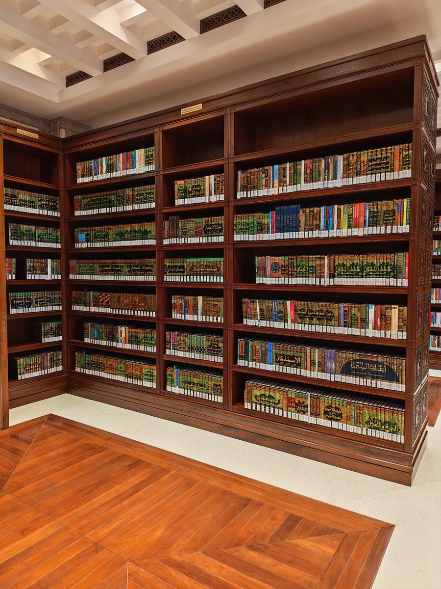 alsyfy_ly's tweet photo. من المكتبات الجميلة الرائعة التي تزخر بالموسوعات الضخمة والكتب القيمة من شتى المذاهب والمشارب والمكان الأنيق المرتب والاستقبال البهي مكتبة جامع الأمين ببوشر،تستحق الزيارة والمكوث فيها للباحثين والناهلين للمعرفة. https://t.co/2slUKKsJPK