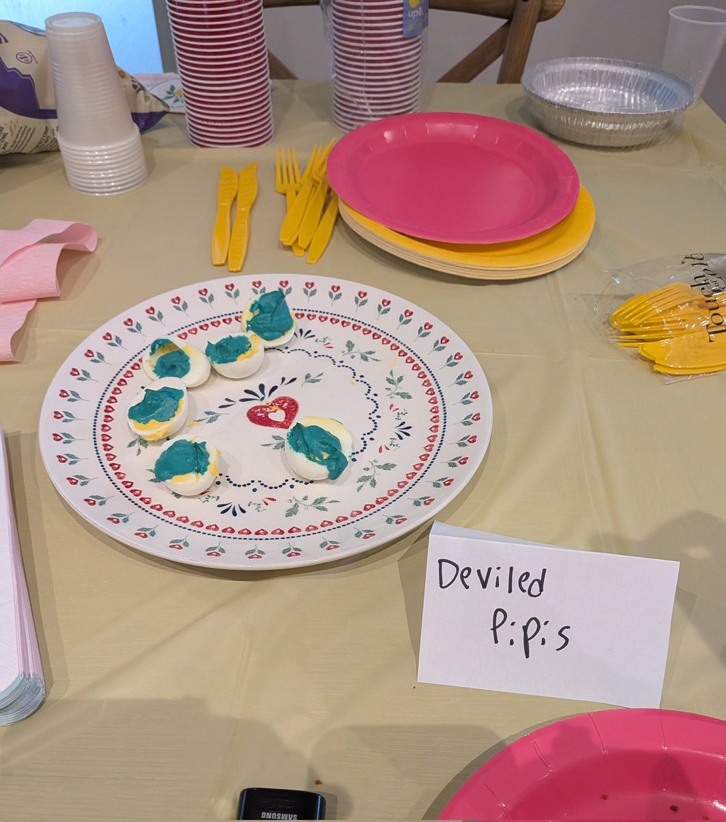 HatorBee's tweet photo. Rate my Spamton themed birthday party https://t.co/kUo6HJligH
