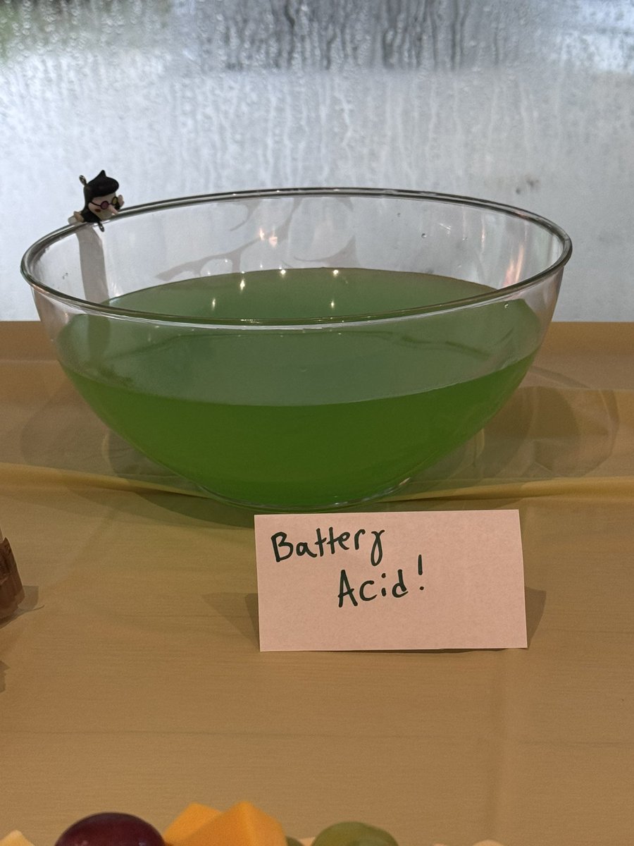 HatorBee's tweet photo. Rate my Spamton themed birthday party https://t.co/kUo6HJligH