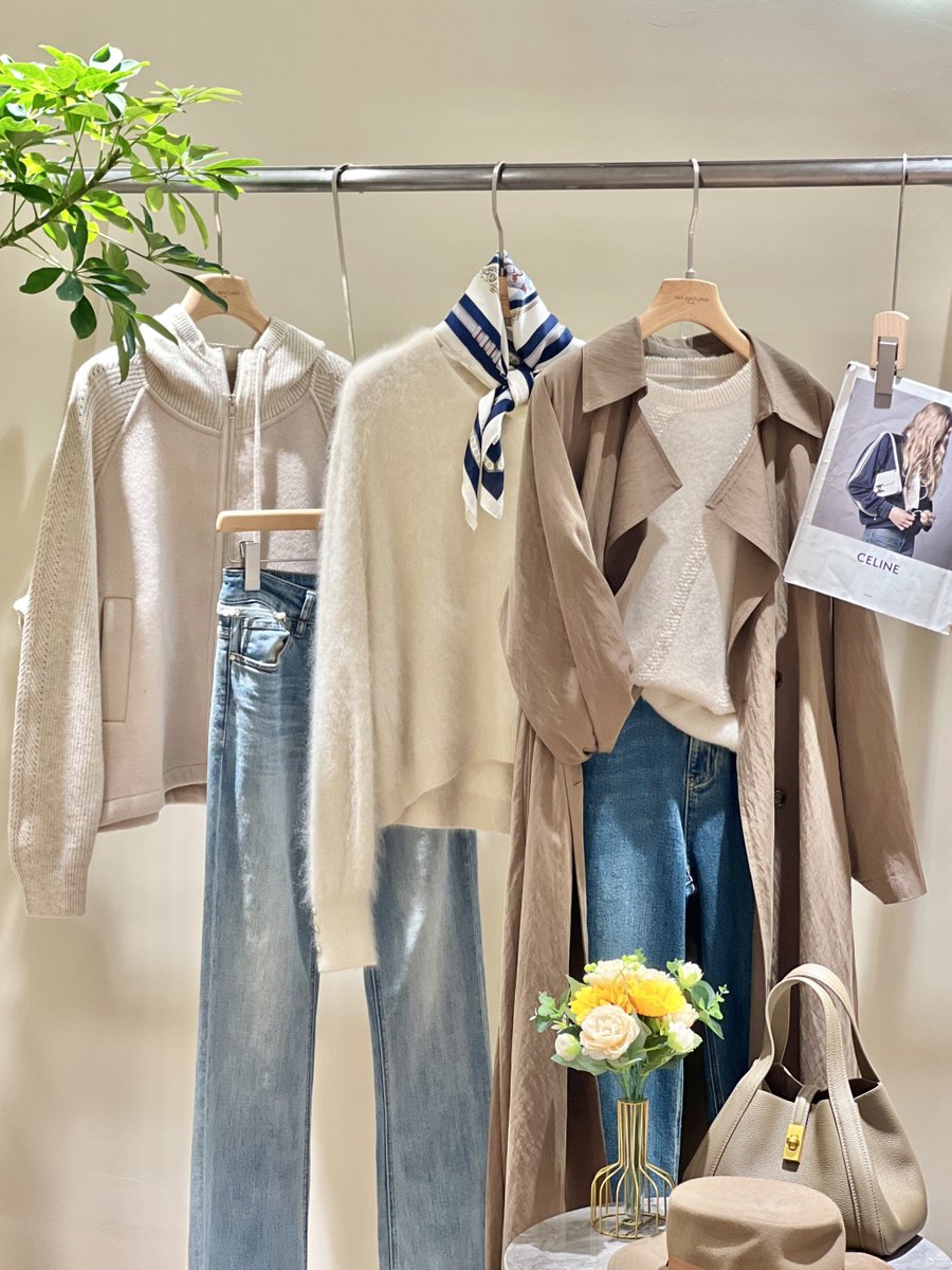 Melisa2190's tweet photo. Just wrapped up folding all the fresh laundry—soft tees and cozy sweaters neatly stacked, makes the whole room feel warmer instantly.， https://t.co/5BDKDyBhXH