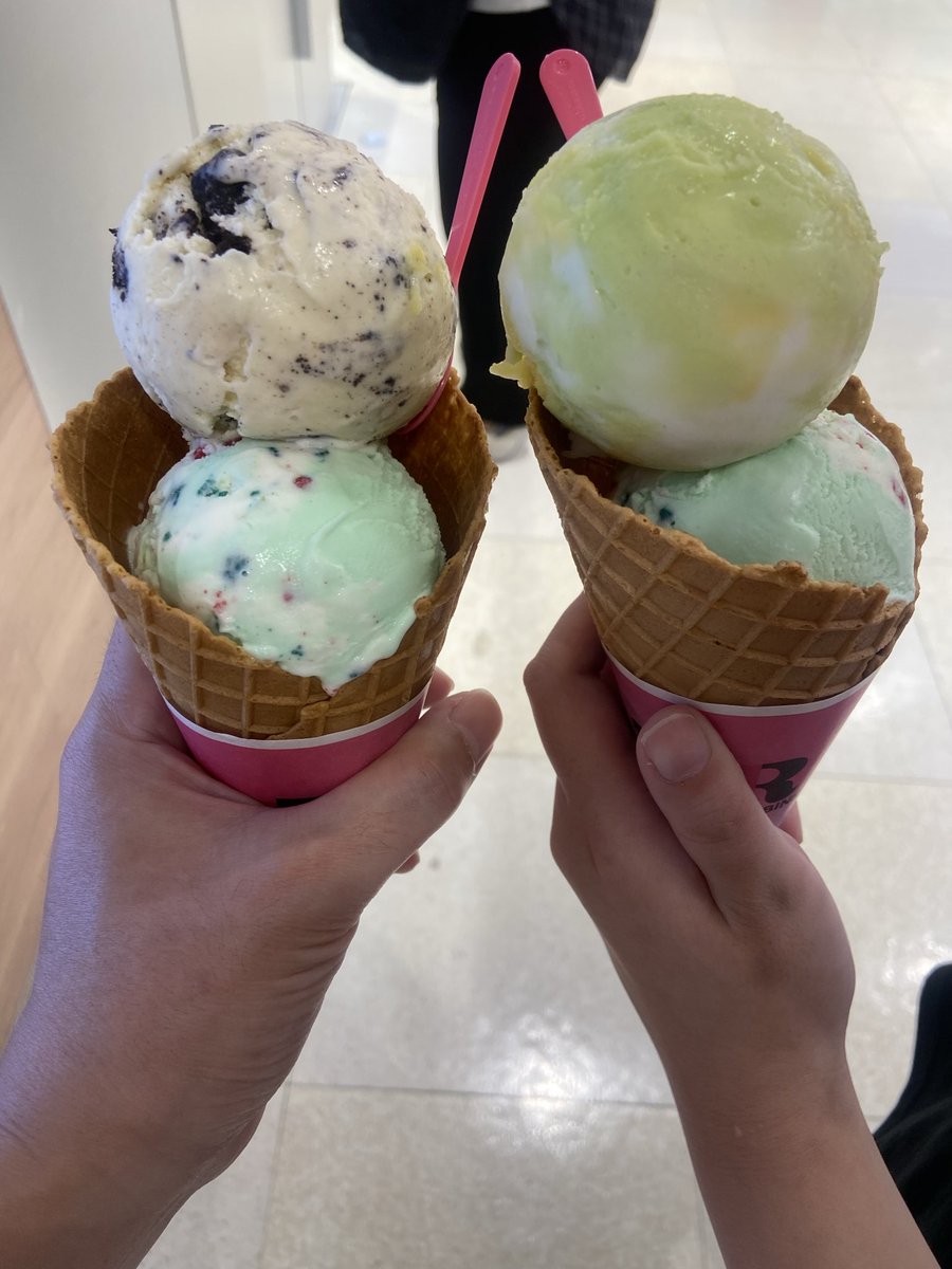 galasho_game's tweet photo. 今月末期限の丸井の金券を使い切るため、子供の頃以来に31のアイスを嫁と食べてきました🍦
やっぱりミレニアムが一番美味しい＞ω＜🍨w https://t.co/06mKVu4OzU