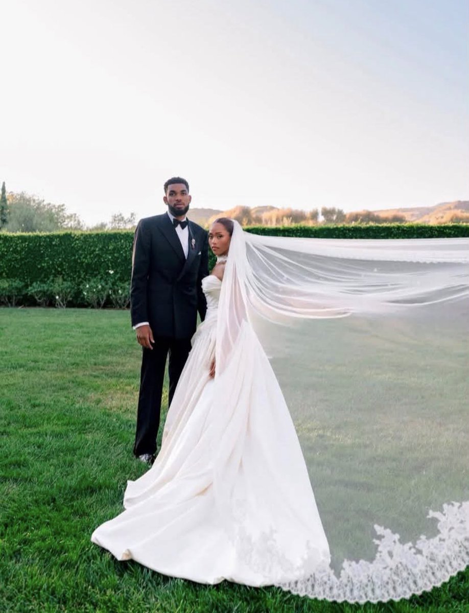 thenihiin's tweet photo. Last summer, it was Black women being loved out loud 🤎👩🏾‍❤️‍👨🏾

This year, the Black girls are getting married 💍👰🏾‍♀️🤵🏾💒 https://t.co/CMQtaNLp3I