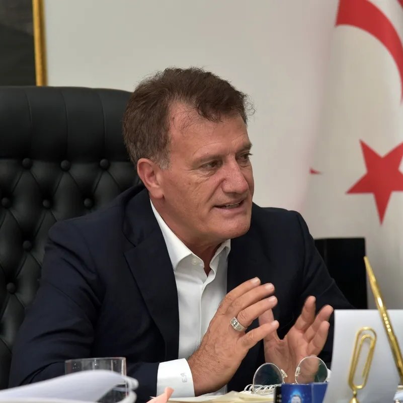 bosunatiklama's tweet photo. KKTC Ulaştırma Bakanı Arıklı: "Gemi tamamen battı ve 514 metre derinliğe indi.

Kurtarılan 161 yolcu hastaneye kaldırıldı. 76 yolcu aileleriyle buluştu.

Batış sebebini kara kutuyu bulduktan sonra öğreneceğiz." https://t.co/a7KHLnSpF4