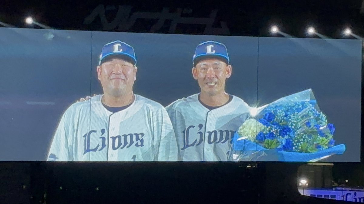 tama_sama's tweet photo. 試合中もセレモニーも泣きすぎて頭が痛かったのに全然実感がなくて、また来月の試合でも出るような気がするんだよねぇなんて帰り道で話していました。またすぐユニフォーム姿が見られると信じて…栗山さん、ひとまずお疲れ様でした！ https://t.co/Tbl65N6gpE