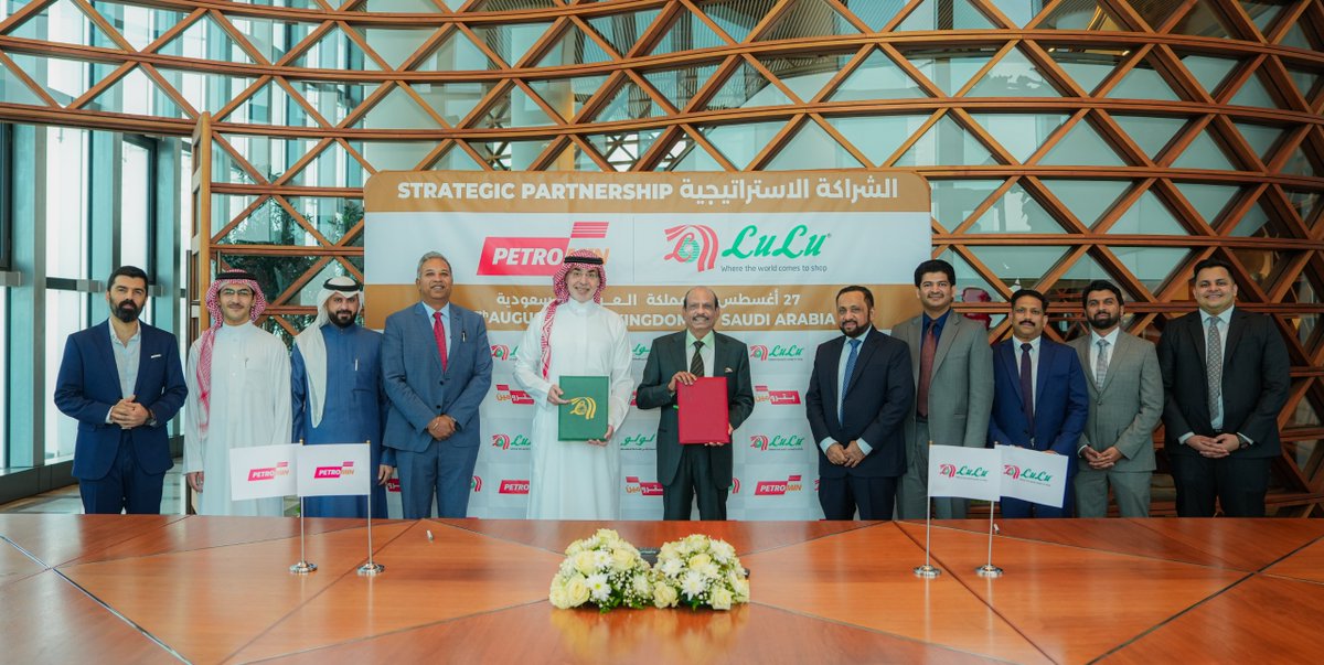 LuLuHyperSA's tweet photo. 🤝 شراكة جديدة. وطريقة جديدة للتسوق!

وقّعت لولو السعودية وبترومين إنرجي شراكة استراتيجية لتطوير 10 متاجر سويفت من لولو في مواقع بترومين إنرجي في مختلف أنحاء المملكة. 🇸🇦

ومع التخطيط لافتتاح 6 متاجر في جدة و4 متاجر في الرياض، ستسهم هذه الشراكة في توفير تجربة تسوق سريعة وسلسة ومريحة بالقرب من سائقي المركبات والمجتمعات في مختلف أنحاء المملكة. 🛍️⛽

معًا، نجعل التسوق اليومي أسهل وأسرع من أي وقت مضى مع سويفت! 💚

#سويفت_من_لولو #لولو_السعودية #بترومين_إنرجي #شراكة_استراتيجية #التجزئة_المريحة #السعوديه_العظمى 

🤝 A New Partnership. A New Way to SWFT!

LuLu Saudi Arabia and Petromin Energy have signed a strategic partnership to develop 10 SWFT by LuLu convenience stores across the Kingdom. 🇸🇦

With 6 stores planned in Jeddah and 4 in Riyadh, the partnership will bring convenient, fast, and seamless shopping closer to motorists and communities.

Together, we’re making everyday convenience SWFTer than ever! 💚

#SWFTbyLuLu #LuLuSaudi #PetrominEnergy #StrategicPartnership #ConvenienceRetail #SaudiArabia

@MohamedHaris_PV