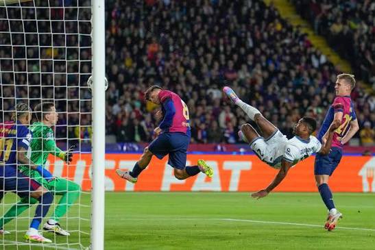 kako_RM's tweet photo. @_Futbolero_ Y por favor no pongas Dumfries para intentar ridiculizar el fichaje porque fue él el que os ridiculizó https://t.co/gV8JIq6ZcF
