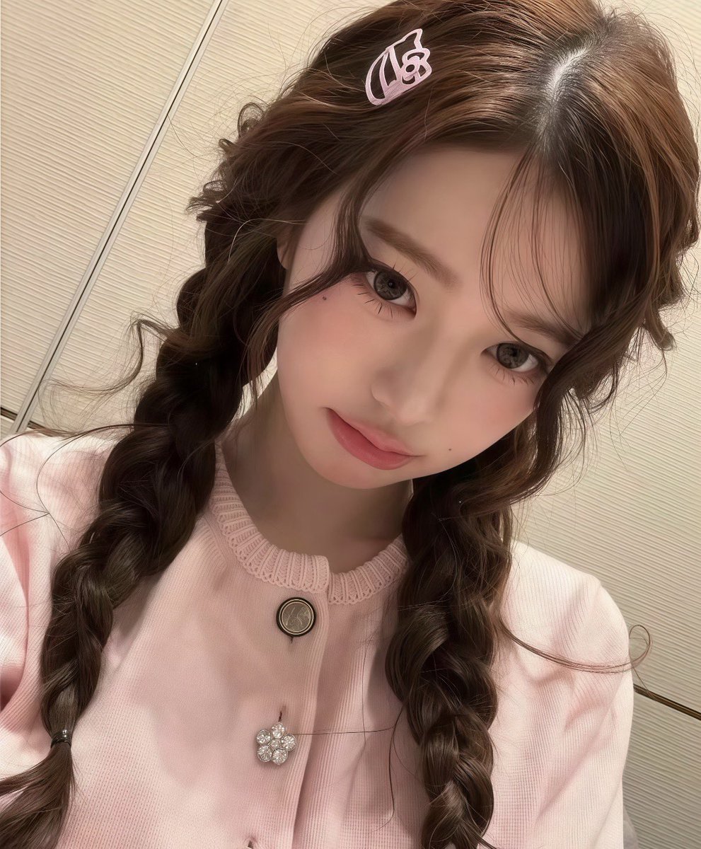 wwoonnxgl's tweet photo. Sending all my love to Wonyoung on this special wonderful birthday day

STAY LUCKY STAY VICKY
#ForeverWithWonyoung
#원영이와_영원을_함께할게 https://t.co/7vBGtz4sVf