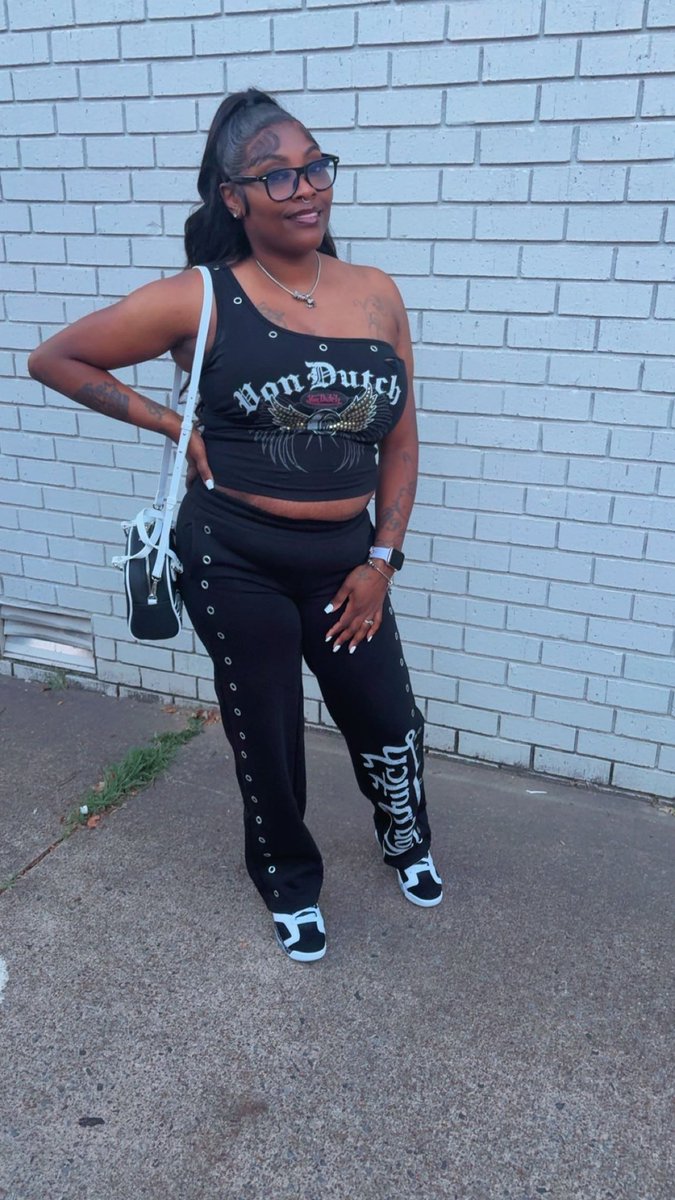 chrishuna48's tweet photo. Outside GOTCHA BITCH😜😜😜🖤
#SINGLE #PAREN #fyp #explore https://t.co/IA9Bsdg10j