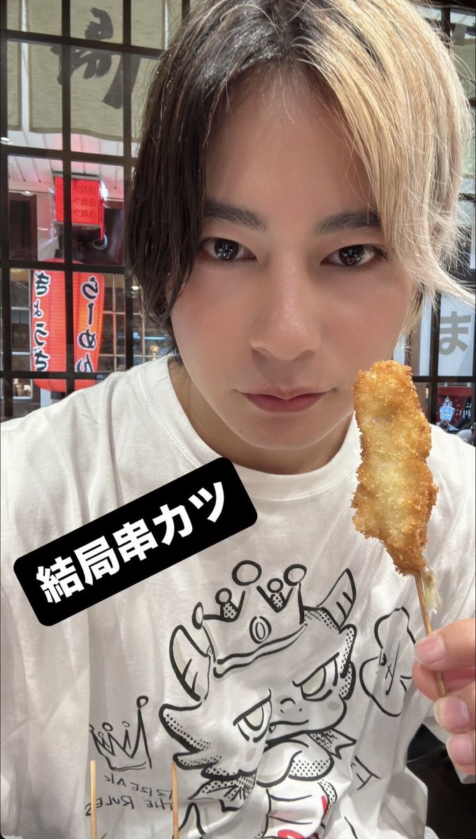 Anew_himaringo's tweet photo. たこ焼き・お好み焼き・串カツ
名物グルメしっかり押さえててかわいい♡
大阪と言えば肉吸いも美味しい！
いつかかちょのレシピで作らないかな(*´-`) https://t.co/JrxF5REza9