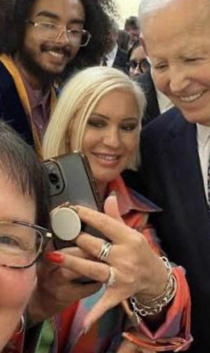 Maxcramer120's tweet photo. @JamieBonkiewicz Why Liberal women all ugly? https://t.co/g8G5rA8Kau