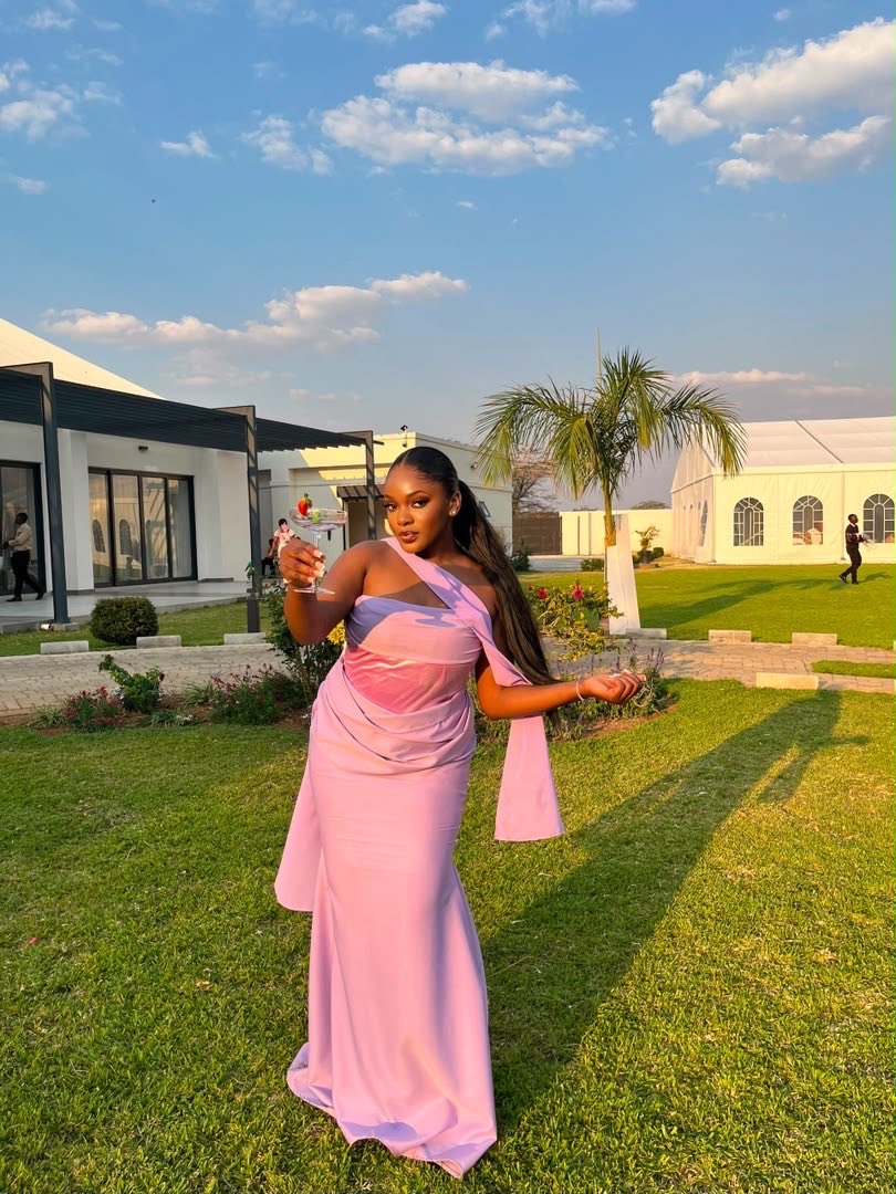 shuwaichunga's tweet photo. 💜bridesmaid https://t.co/0GtUtqhdXV