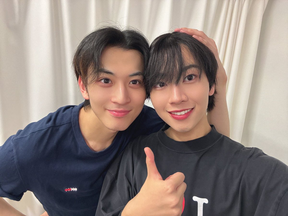 sera_taiga's tweet photo. ミュージカル『テニスの王子様』4thシーズン
全国大会 青学vs立海 前編

大千穐楽ありがとうございました🎾
全47公演駆け抜けました。

いっくんの海堂、武雅の蓮二、聖哉の赤也。
この3人で本当に良かった。

D2のみんな、本当にありがとう！
身も心も削り闘えたこの時間は僕の宝物です！

応援してくださった皆様、
全キャスト、スタッフの皆様、
携わる全ての方々に心から感謝しています！

揺るぎないダブルスペア🤝🏻

#テニミュ