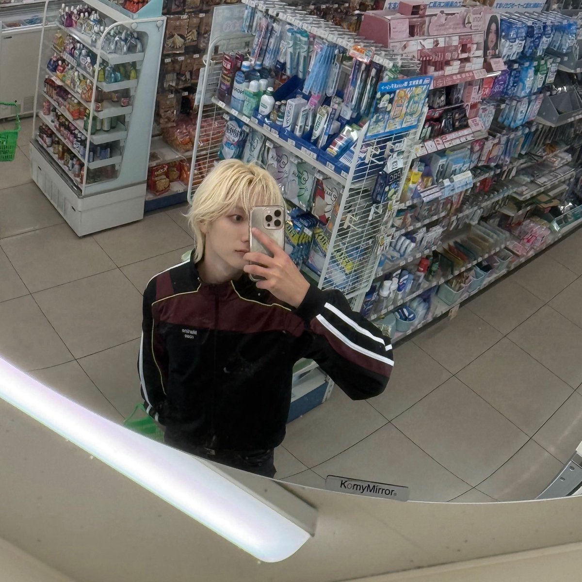 sungho_13's tweet photo. ホイズ2人でコンビニ行ったの？！！ https://t.co/7q84CTy2Cx